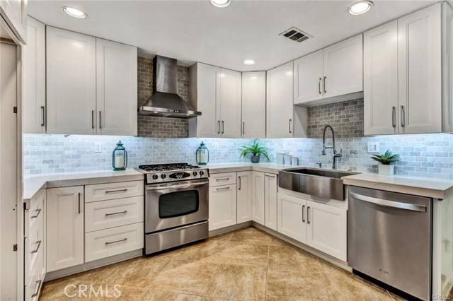 Tustin, CA 92782,13405 Via Almeria