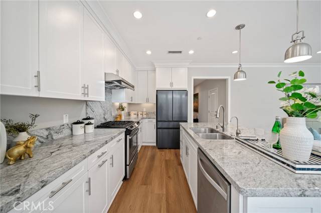 Irvine, CA 92620,89 Overbrook