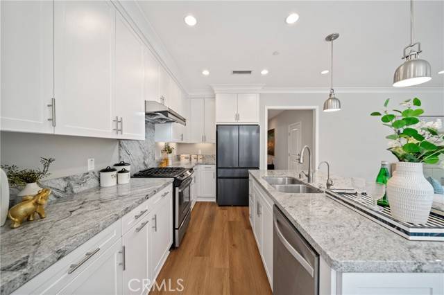 Irvine, CA 92620,89 Overbrook