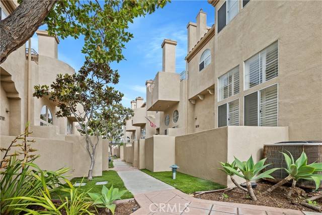 Huntington Beach, CA 92646,8308 Atlanta Avenue #101