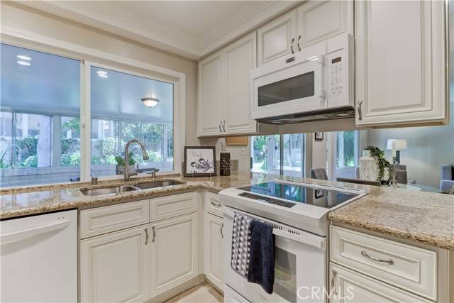 Laguna Woods, CA 92637,5341 Bahia Blanca #C