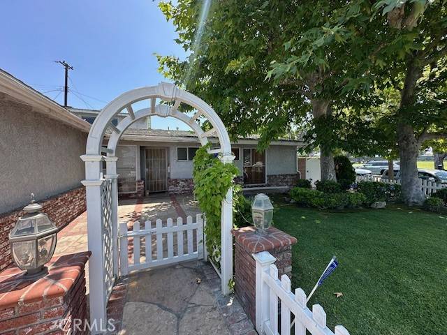 Anaheim, CA 92801,824 N La Perla Street