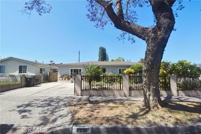 Santa Ana, CA 92704,2201 W Russell Avenue