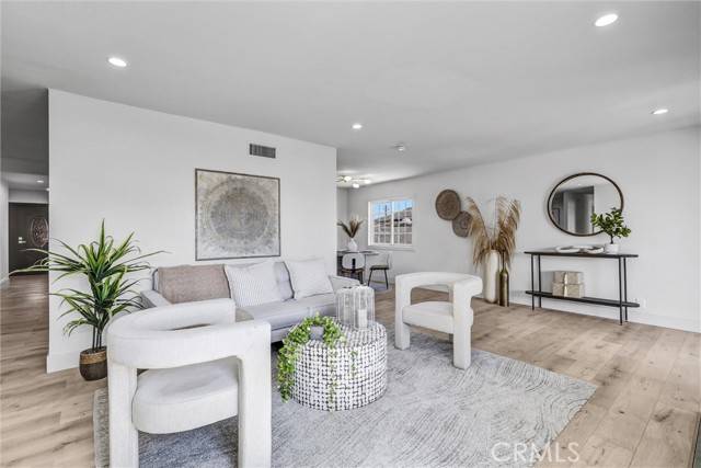 Santa Ana, CA 92704,724 S Sail Street