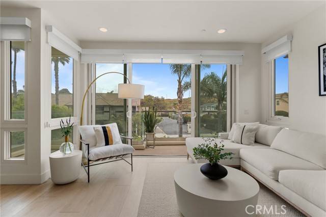 Newport Beach, CA 92663,5501 River Avenue