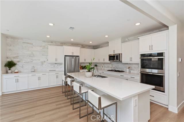 Fontana, CA 92336,16707 Island Oak Street