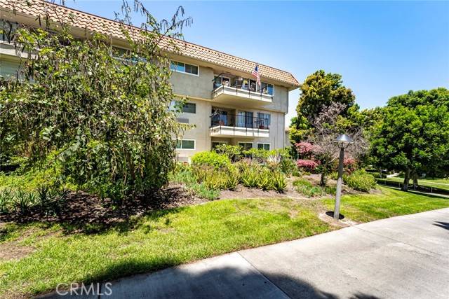 Laguna Woods, CA 92637,2385 Via Mariposa #1F