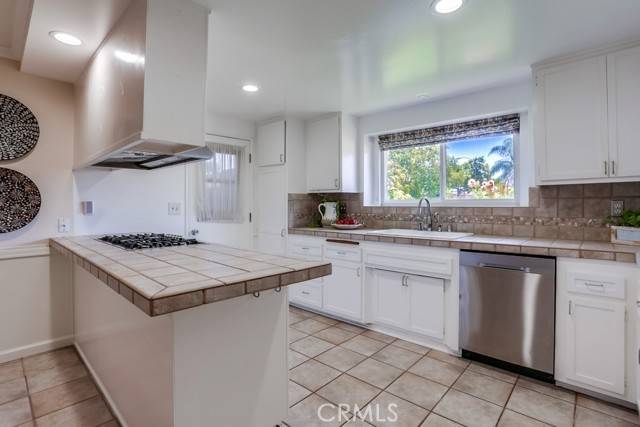Laguna Hills, CA 92653,25001 Mackenzie Street