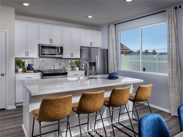 Redlands, CA 92374,2123 Bergamot Street
