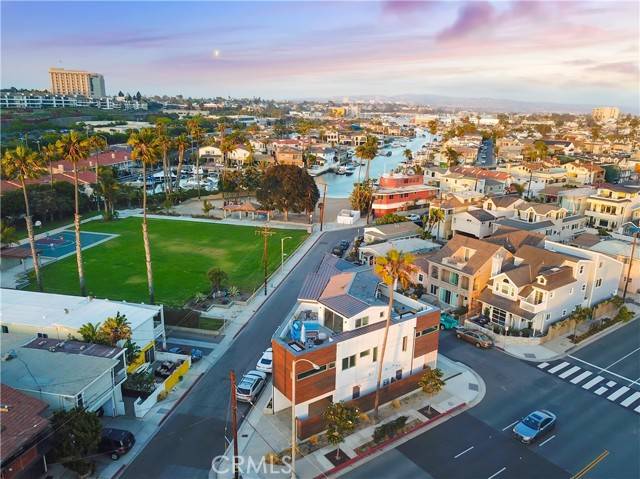 Newport Beach, CA 92663,4405 Channel Place