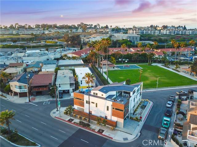 Newport Beach, CA 92663,4405 Channel Place