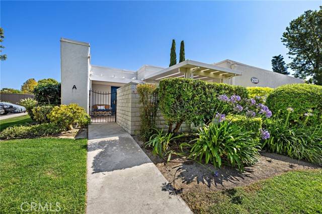 Laguna Woods, CA 92637,2133 Via Puerta #A