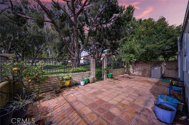 Irvine, CA 92612,75 Willow Tree Lane