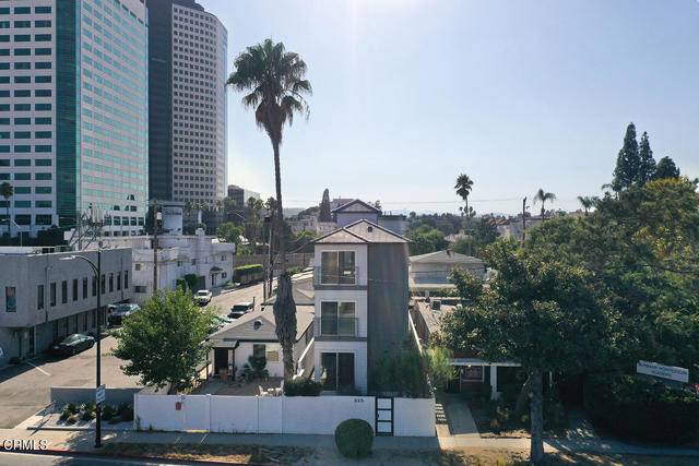 Burbank, CA 91505,215 N Hollywood Way