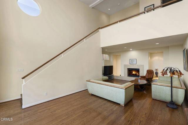 Los Angeles, CA 90069,8246 Woodshill Trail