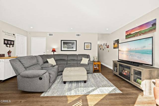 Altadena, CA 91001,2104 Raymond Avenue #9