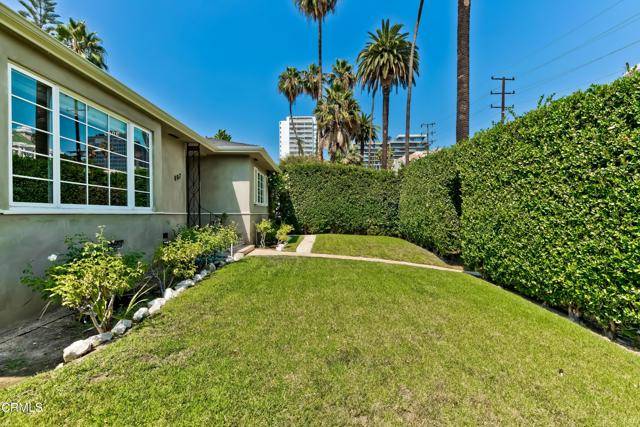 Beverly Hills, CA 90210,807 N Doheny Drive