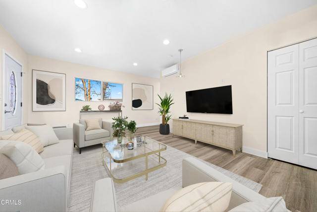 La Crescenta, CA 91214,2861 Altura Avenue
