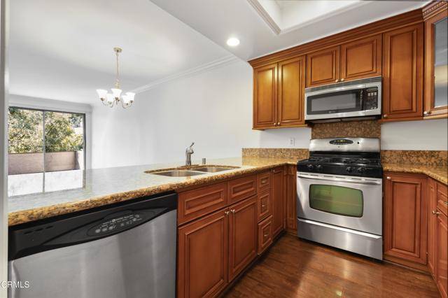 Los Angeles, CA 90068,3480 Barham Boulevard #208