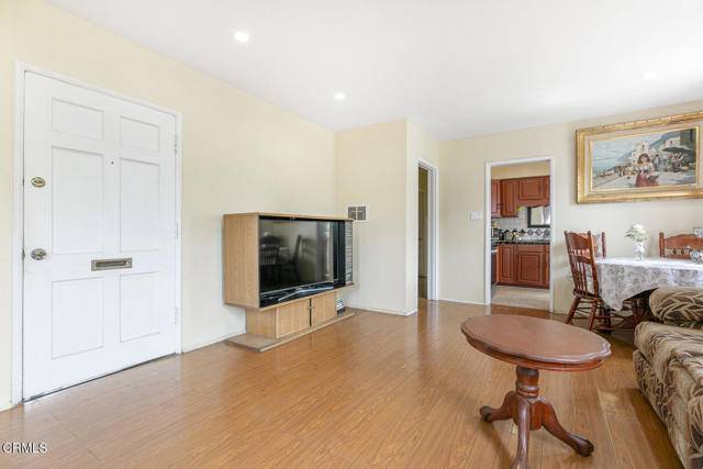Panorama City, CA 91402,15207 Lorne Street
