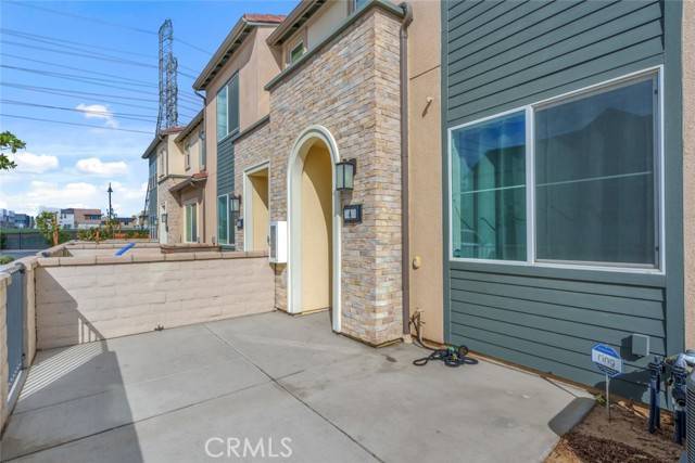 Ontario, CA 91761,3561 E Moonlight Street #4