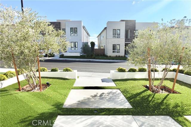 Porter Ranch, CA 91326,20551 W Hummingbird Court