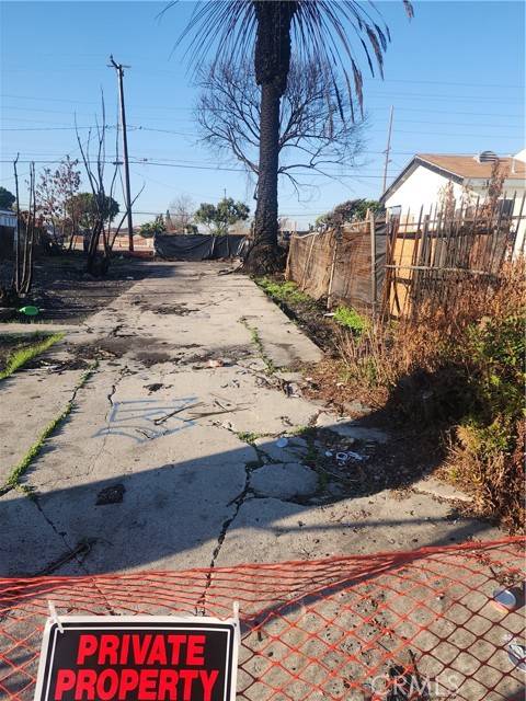 Compton, CA 90220,1433 W 151