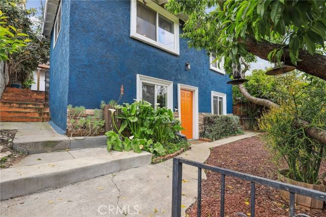 Los Angeles, CA 90032,4338 Beagle Street