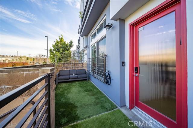 Playa Vista, CA 90094,5350 Playa Vista Drive #19