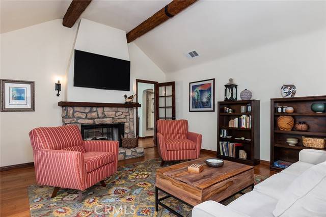 Burbank, CA 91501,881 Country Club Drive