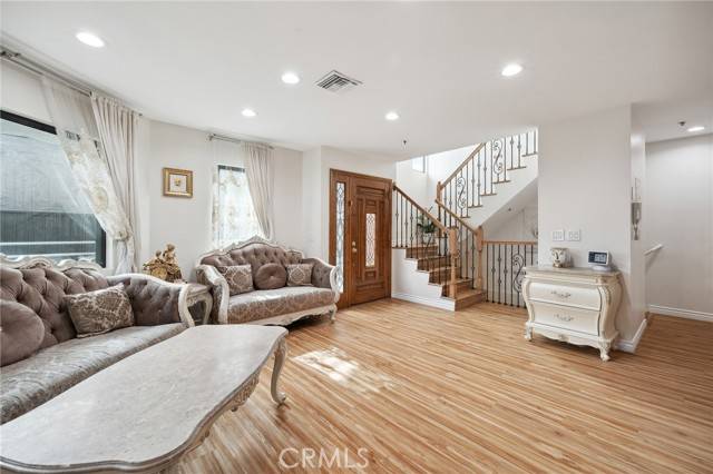 Glendale, CA 91202,301 W Loraine Street #3