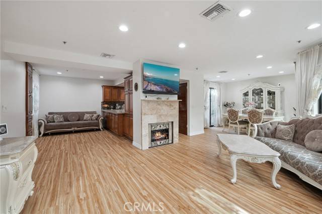 Glendale, CA 91202,301 W Loraine Street #3