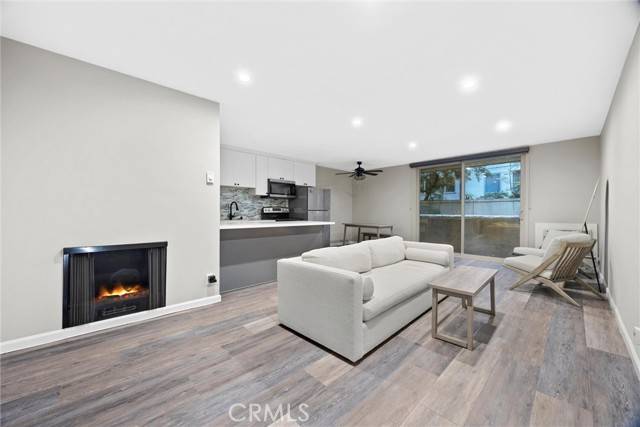 Los Angeles, CA 90049,11645 Montana Avenue #121