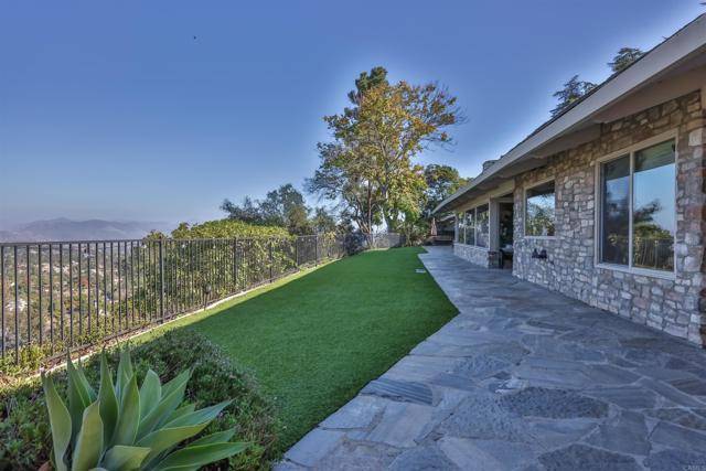 La Mesa, CA 91941,4985 Mount Helix Drive