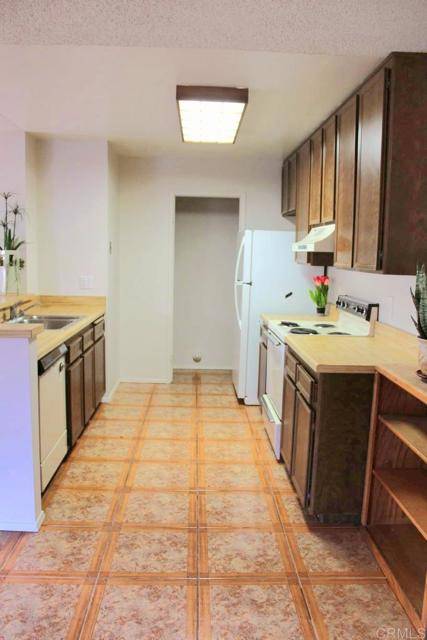 San Diego, CA 92139,6825 Panamint Row #2