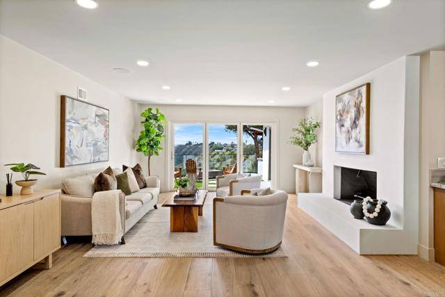 Del Cerro, CA 92120,5680 Genoa Dr