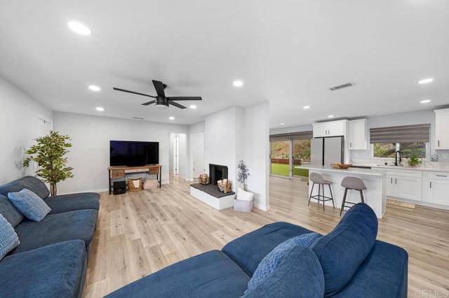 Vista, CA 92083,2442 Sunflower