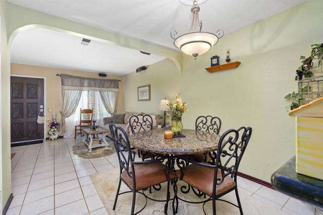Santee, CA 92071,10158 CAREFREE DR