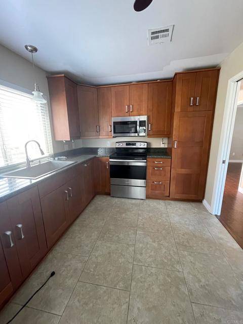 San Diego, CA 92128,17472 Plaza Abierto #11