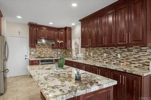 San Marcos, CA 92069,858 Via Barquero
