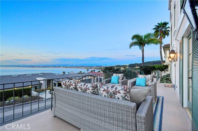 Palos Verdes Estates, CA 90274,528 Via Almar