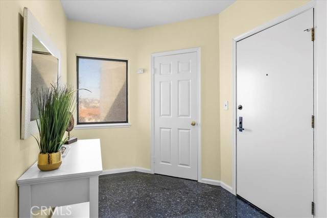 Redondo Beach, CA 90277,520 The Village #313