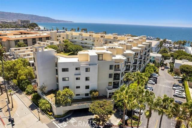 Redondo Beach, CA 90277,520 The Village #313