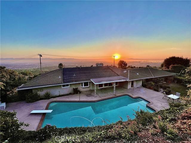 Rancho Palos Verdes, CA 90275,15 Mustang Road