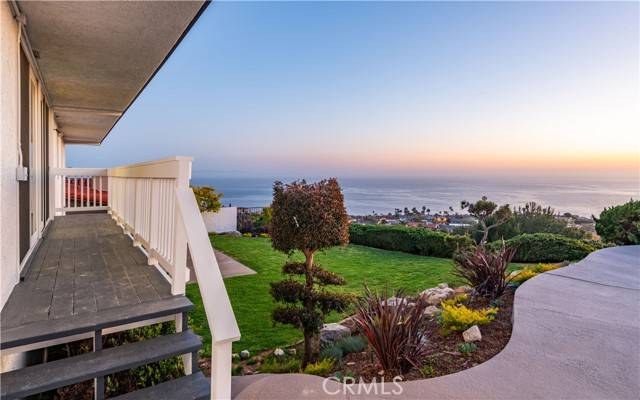 Rancho Palos Verdes, CA 90275,7183 Avenida Altisima