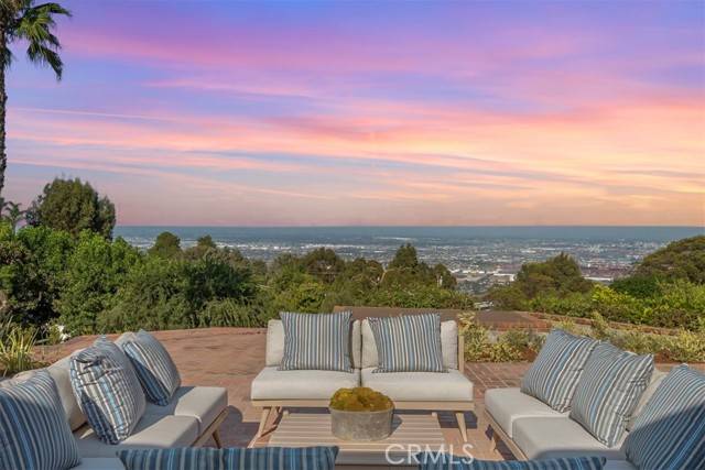 Rolling Hills, CA 90274,1 Outrider Road