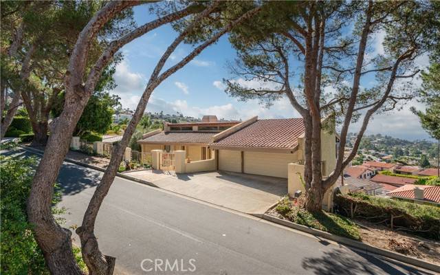 Palos Verdes Estates, CA 90274,1344 Via Romero