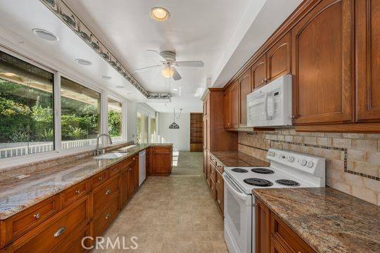 Palos Verdes Estates, CA 90274,1544 Via Boronada