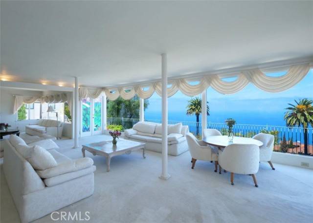 Palos Verdes Estates, CA 90274,925 Via Nogales