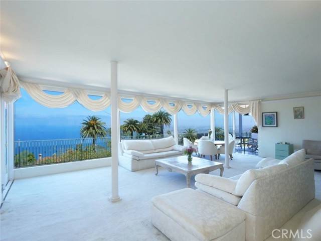 Palos Verdes Estates, CA 90274,925 Via Nogales